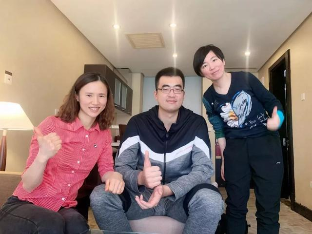 39岁张兆旭近况：转型当教练，2米2依旧强壮，娶1米5娇妻很幸福|杨翰森|上海男篮|篮板|杨瀚森|姚明_新浪体育_新浪新闻