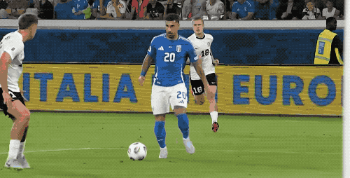 5-0！加图索完美首秀 意大利攻势足球美如画 40射迎世预赛连胜